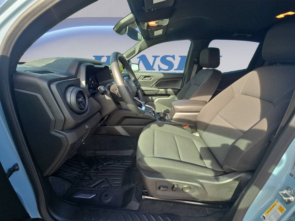 2025 Chevrolet Colorado WT/LT